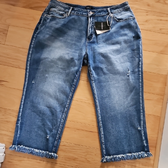 Women's Cropped Distressed Denim Jeans - Picture 1 of 6